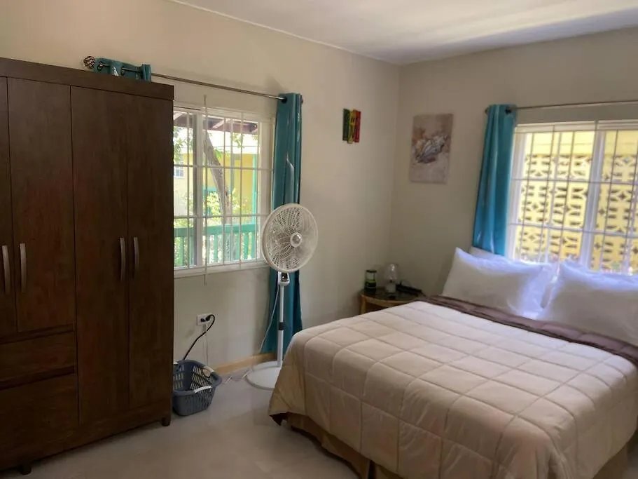 2 Bdr Apt #1 At Ramparts Near Sangster Airport Μοντέγκο Μπέυ Διαμέρισμα