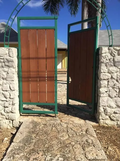 2 Bdr Apt #1 At Ramparts Near Sangster Airport Μοντέγκο Μπέυ 0*,